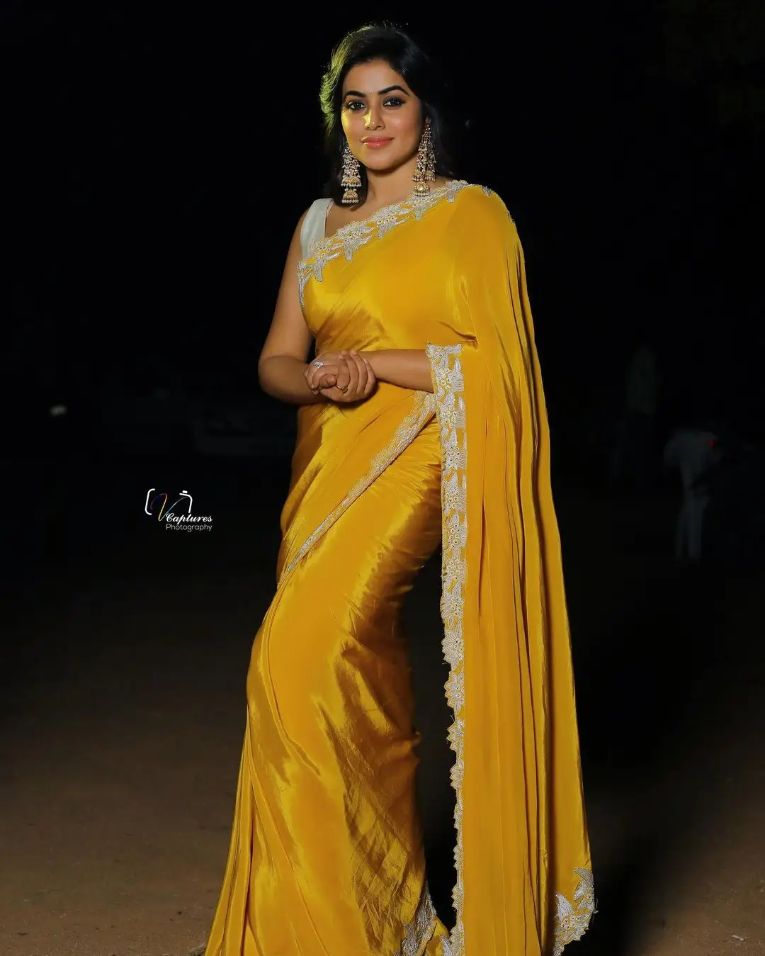 Shamna Kasim Mesmerizing Looks In Beautiful Yellow Saree Sleeveless White Blouse